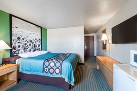 Super 8 by Wyndham Devils Lake