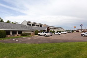 AmericInn by Wyndham Dickinson