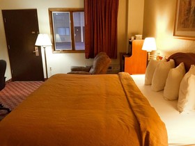 Badlands Inn & Suites