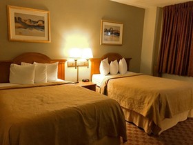 Badlands Inn & Suites