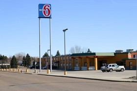 Badlands Inn & Suites