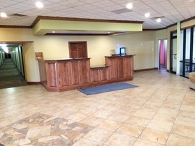 Badlands Inn & Suites