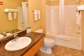 AmericInn by Wyndham Fargo Medical Center