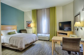 Candlewood Suites Fargo / North Dakota State University