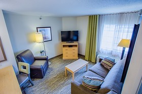 Candlewood Suites Fargo / North Dakota State University
