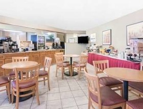 Days Inn & Suites by Wyndham Fargo 19th Ave/Airport Dome