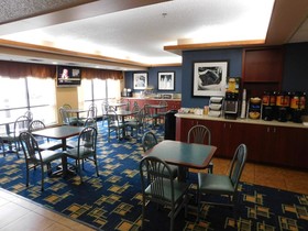 Days Inn by Wyndham Fargo