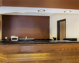 Econo Lodge West