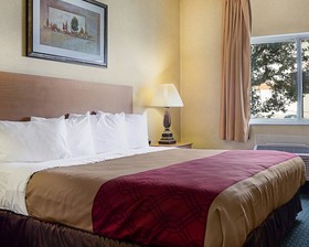 Econo Lodge West