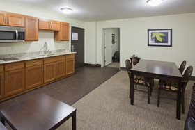 Fargo Inn & Suites