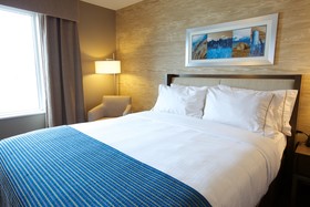 Holiday Inn Express Fargo SW  I-94 45th St
