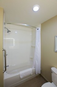 Holiday Inn Express Fargo SW  I-94 45th St