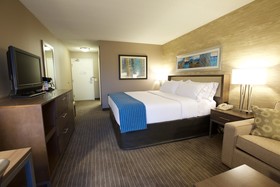 Holiday Inn Express Fargo - West Acres