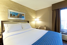 Holiday Inn Express Fargo - West Acres