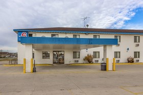 Motel 6 Fargo- South