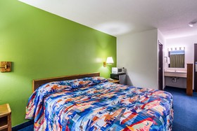 Motel 6 Fargo- South
