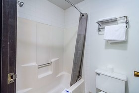 Motel 6 Fargo- South