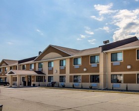 Travelodge by Wyndham Fargo West Acres