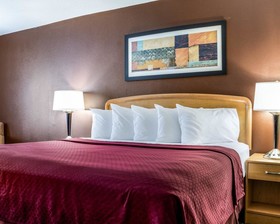 Travelodge by Wyndham Fargo West Acres