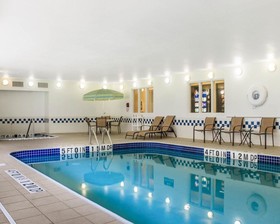 Travelodge by Wyndham Fargo West Acres