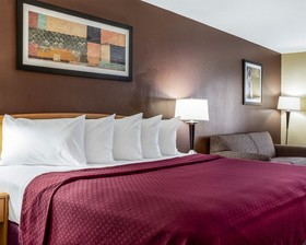 Travelodge by Wyndham Fargo West Acres