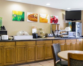Travelodge by Wyndham Fargo West Acres
