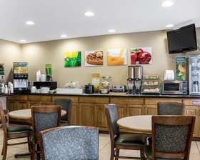 Travelodge by Wyndham Fargo West Acres