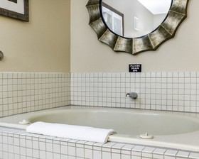 Quality Suites Fargo