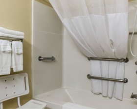 Quality Suites Fargo