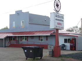 Broken Spoke Bunkhouse Motel