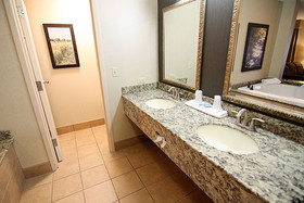 C'mon Inn Hotel & Suites
