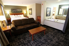 C'mon Inn Hotel & Suites