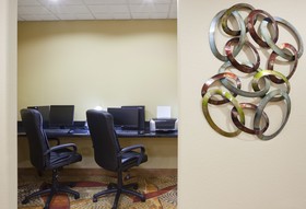 Grand Forks Lodge And Suites
