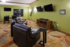 Grand Forks Lodge And Suites
