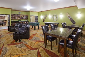 Grand Forks Lodge And Suites