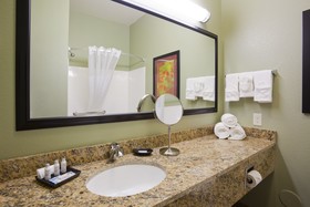 Grand Forks Lodge And Suites