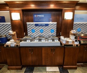 Holiday Inn Express & Suites Grand Forks