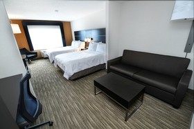Holiday Inn Express & Suites Grand Forks