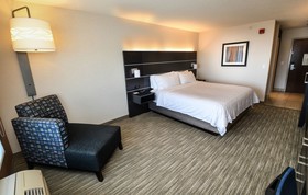 Holiday Inn Express & Suites Grand Forks