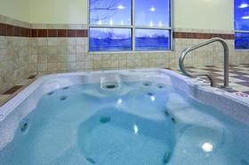 Holiday Inn Express & Suites Grand Forks