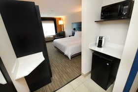 Holiday Inn Express & Suites Grand Forks