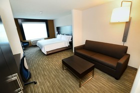 Holiday Inn Express & Suites Grand Forks