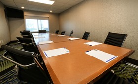 Holiday Inn Express & Suites Grand Forks
