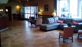 Grand Forks Inn & Suites