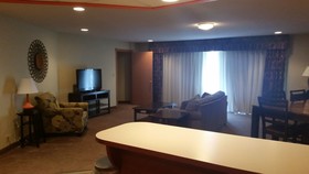 Grand Forks Inn & Suites