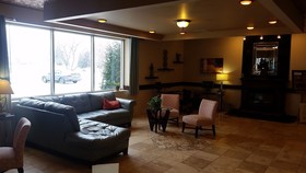 Grand Forks Inn & Suites