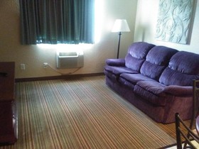 Knights Inn And Suites Grand Forks
