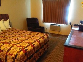 Knights Inn And Suites Grand Forks