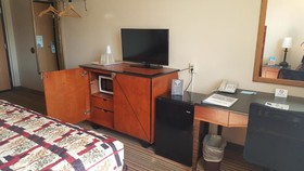 Knights Inn And Suites Grand Forks