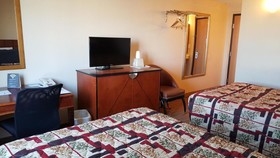 Knights Inn And Suites Grand Forks